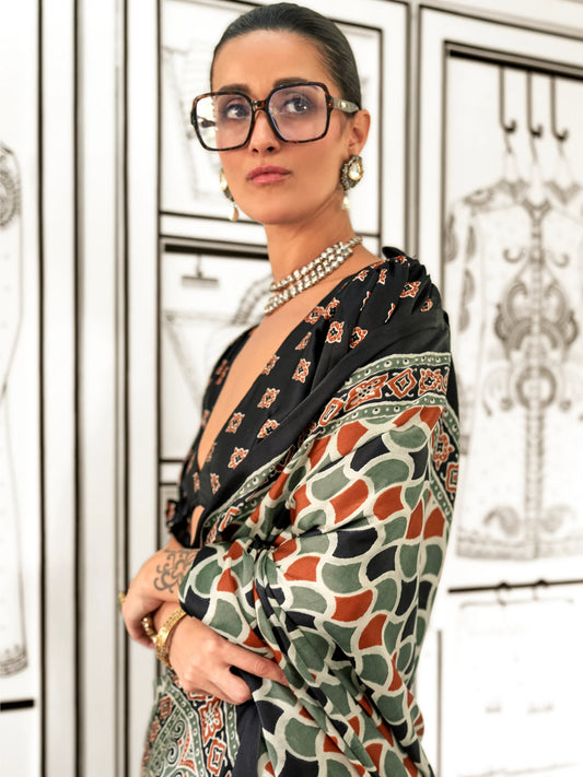Black Multicolor Geometric Printed Saree with Ethnic Border and Blouse